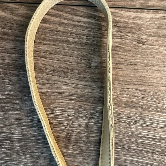 Quince Cream Textured Leather Crossbody Bag with Adjustable Strap - Picture 8 of 9